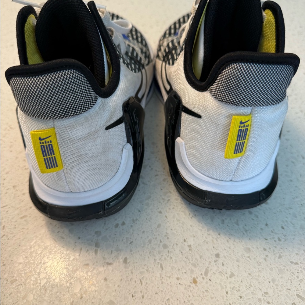 Nike Men's Basketball Shoe LeBron Witness 6 'White Persian Violet' Size 10 - Picture 8 of 9